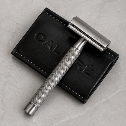 Étui de Voyage en Cuir CALIBRÉ® | Protection Premium pour Rasoir de Sûreté